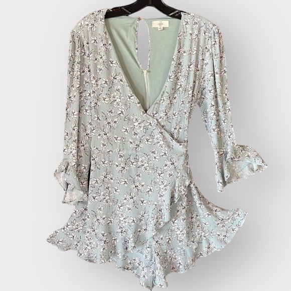 entro Pants - Entro Bohemian Mint Green Floral Ruffled Keyhole Jumper Dress Great Condition